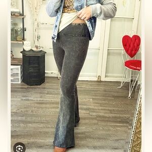 NWOT Heyson acid wash flare legging pant